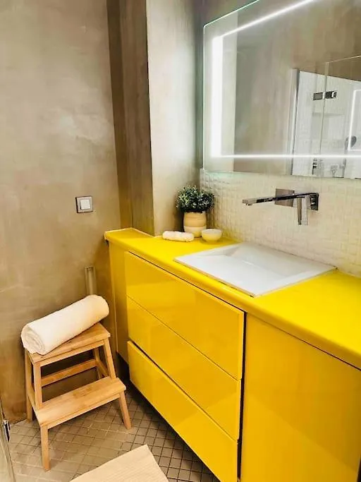 Apartment Home Away From Home Prague